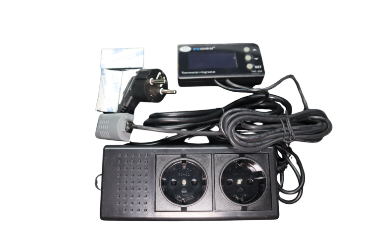 Bộ điều khiển nhiệt độ, độ ẩm ngày và đêm liền ổ cắm THC-220